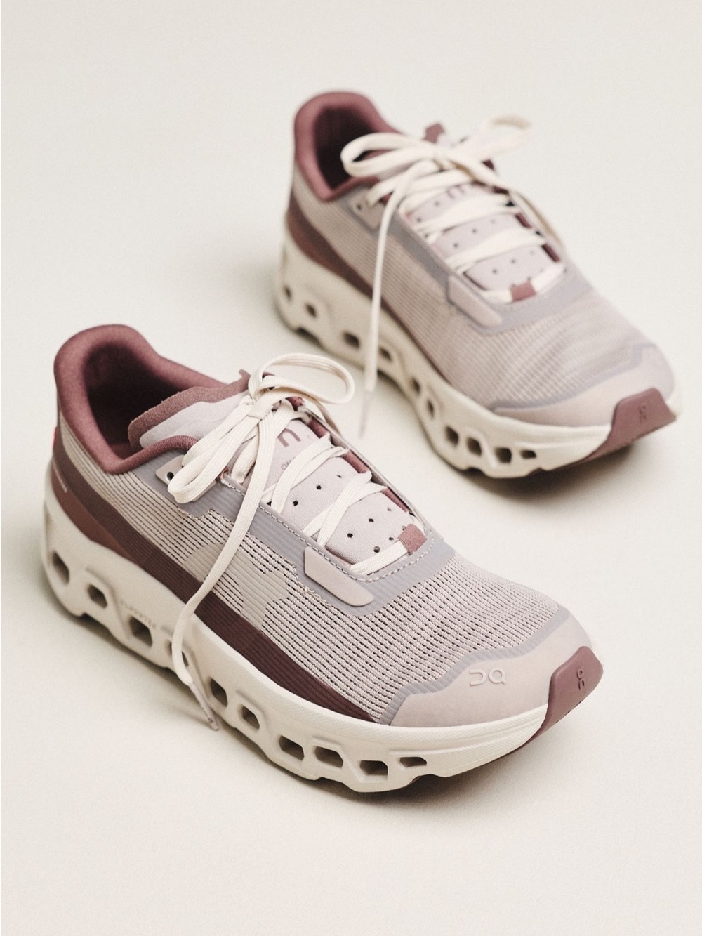 NIB Anthropologie On Cloudmonster Void Sneakers in Fog Pearl Size Women’s 7.5